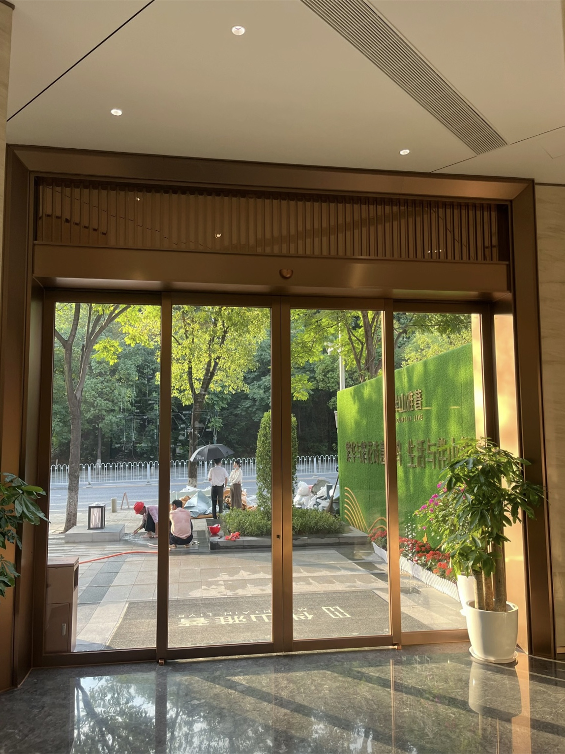 地彈簧門(mén)